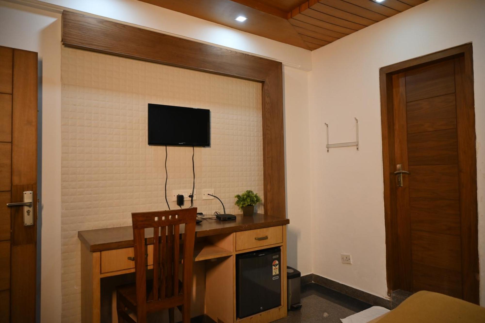 Hotel Dh Dharamshala Luaran gambar