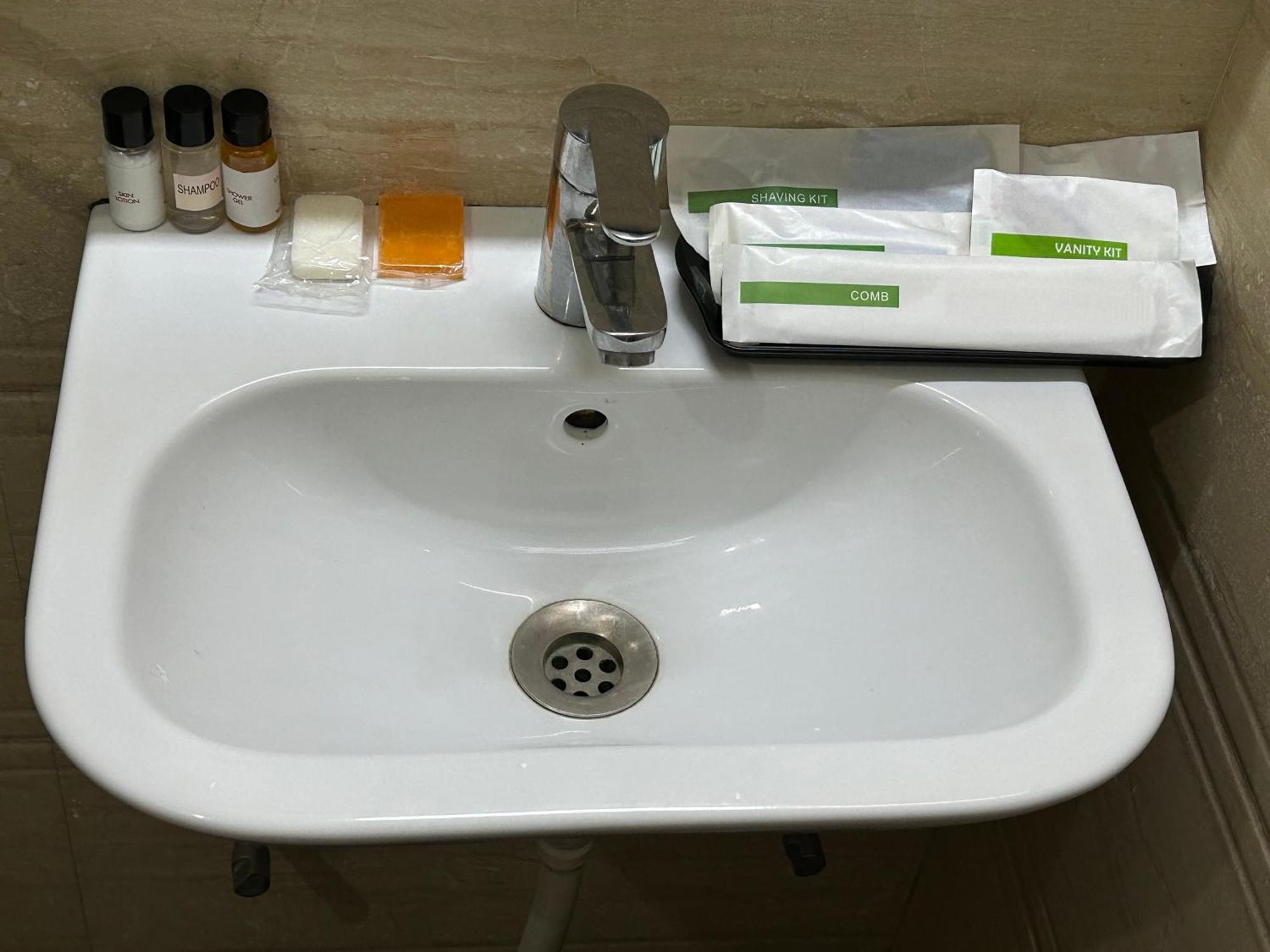 Hotel Dh Dharamshala Luaran gambar