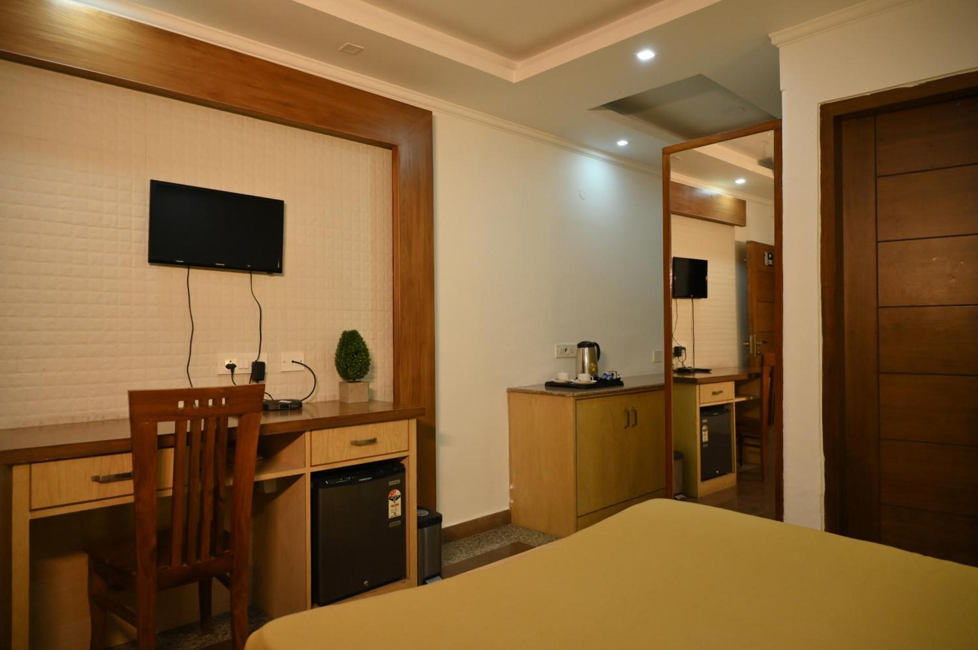 Hotel Dh Dharamshala Luaran gambar